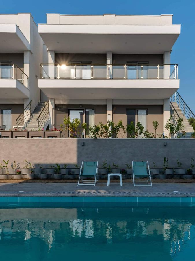 Heraclea Luxury Suites Nea Irakleia Extérieur photo