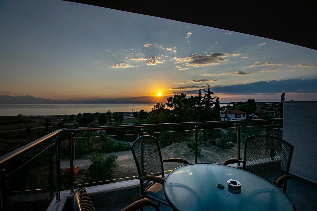 Heraclea Luxury Suites Nea Irakleia Extérieur photo