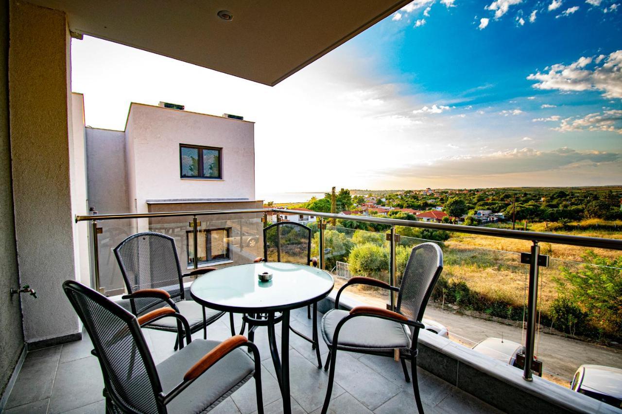 Heraclea Luxury Suites Nea Irakleia Extérieur photo