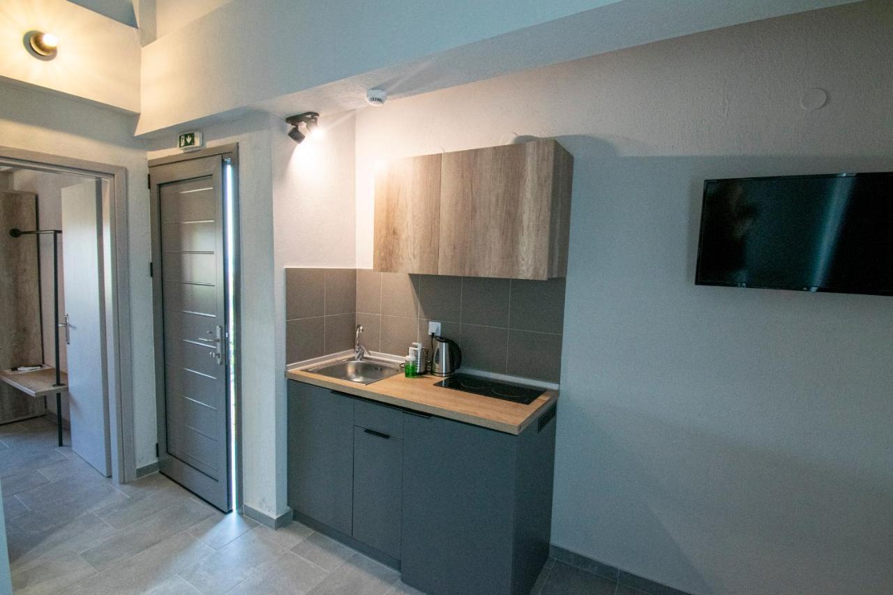 Heraclea Luxury Suites Nea Irakleia Extérieur photo